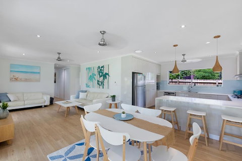 Whitsunday Palms - Tourism Noosa 0