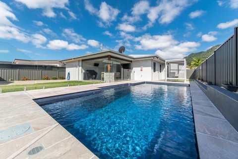 Whitsunday Sands - Tourism Noosa 0