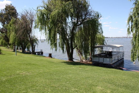 Willow Island - Waterfront - Tourism Noosa 0