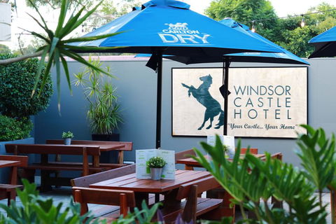 Windsor Castle Hotel - Tourism Noosa 3