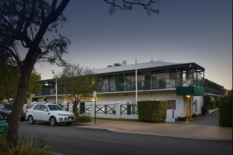 Windsor Lodge - Tourism Noosa 0