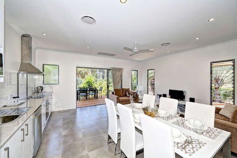 Woodgate Beach Houses - Tourism Noosa 2