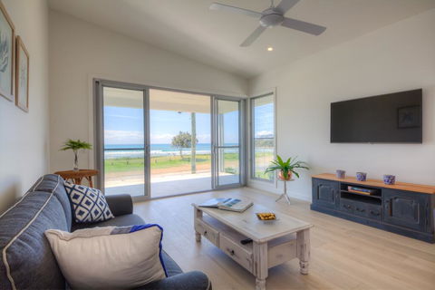 Woolgoolga By The Sea - Tourism Noosa 0