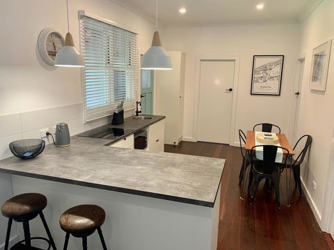 Yaringa Cottage...by The Sea - Tourism Noosa 2