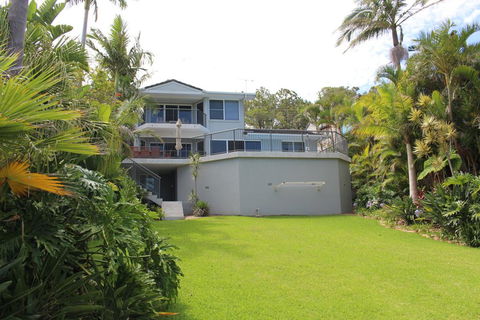 Zaffiro Beach House - Tourism Noosa 0