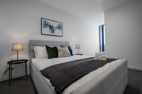 Grey Style, Simple And Cozy Apt@Parkville+Carpark - Tourism Noosa 2