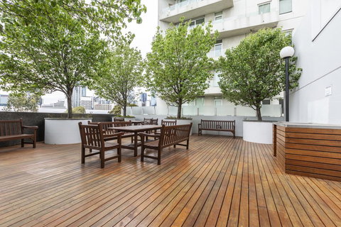 Of SouthbankLight Filled ApartmentHUGE Private Terrace With City ViewsParkingPoolGymWiFi - Tourism Noosa 0