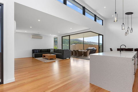 A Box Of Moonlight - Tourism Noosa 0