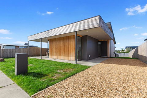 A Box Of Moonlight - Tourism Noosa 3