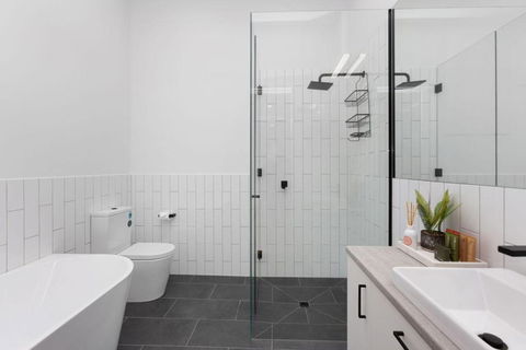 A Box Of Moonlight - Tourism Noosa 4