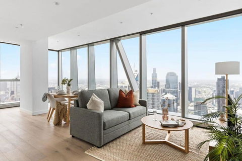 A Chic 2BR Apt With Panoramic Views FREE Parking - Tourism Noosa 1