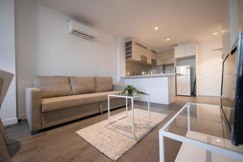 A Chic 2BR CBD Apartment Near Southern Cross - Tourism Noosa 3