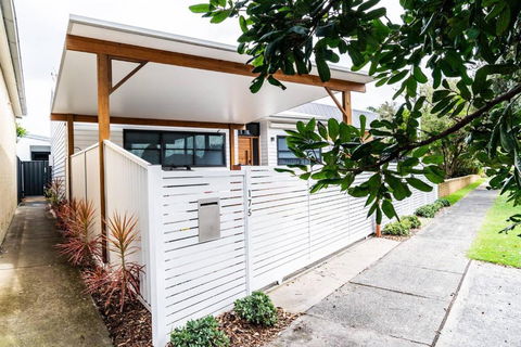 A Chic Coastal Hideaway At Toowoon Bay Beach - Tourism Noosa 1