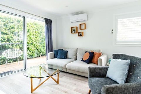 A Chic Coastal Hideaway At Toowoon Bay Beach - Tourism Noosa 2