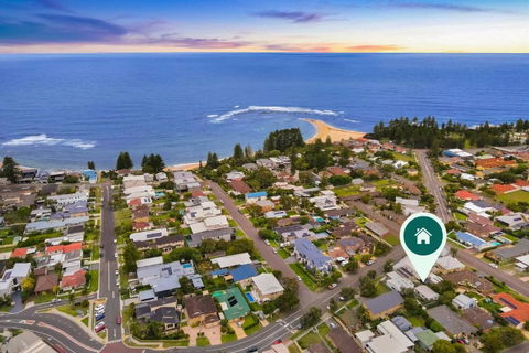 A Chic Coastal Hideaway At Toowoon Bay Beach - Tourism Noosa 3