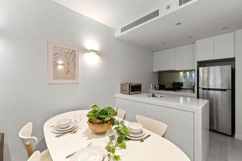A Chic & Comfy 2BR Apt Near Federation Square - Tourism Noosa 2