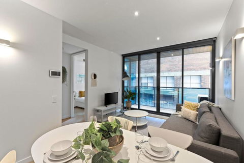 A Chic & Comfy 2BR Apt Near Federation Square - Tourism Noosa 4