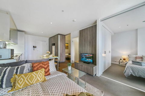 A Comfy & Stylish 2BR Apt Near Southern Cross - Tourism Noosa 0
