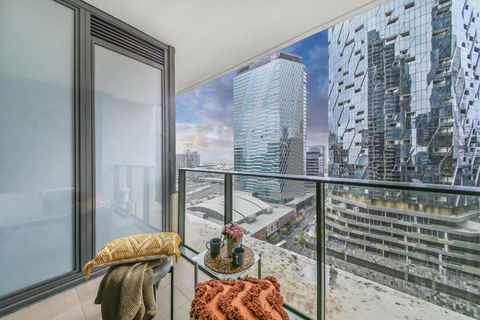 A Comfy & Stylish 2BR Apt Near Southern Cross - Tourism Noosa 3