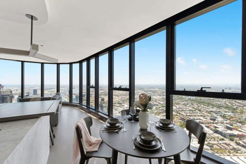 A Cozy 3BR Apt With Panoramic Views FREE Parking - Tourism Noosa 2