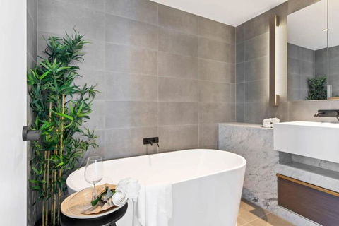 A Cozy 3BR Apt With Panoramic Views FREE Parking - Tourism Noosa 4