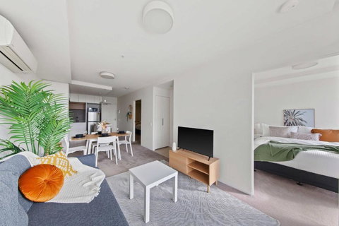 A Cozy & Plush 2BR Apt Next To The Yarra River - Tourism Noosa 1