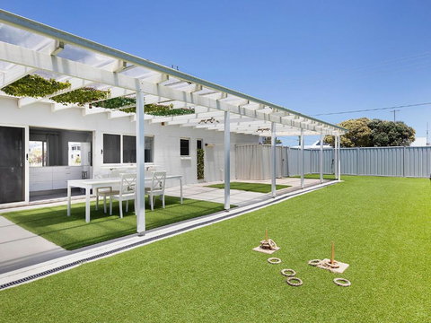 A Little Beach Haven - Tourism Noosa 0