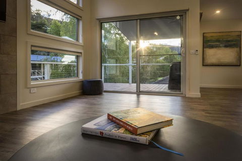 A Pear Tree Loft - Tourism Noosa 3