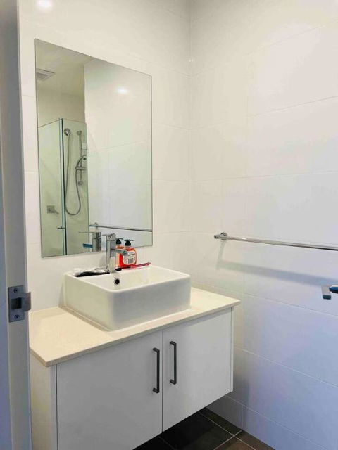 A Private Room - 1 Train Stop To Chatswood CBD - Tourism Noosa 3