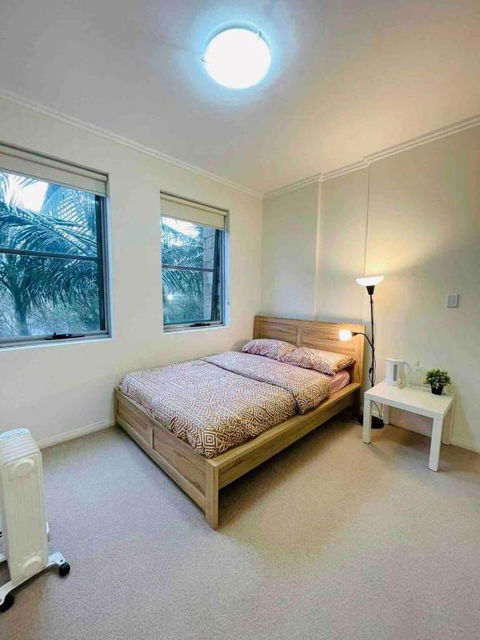 A Private Room - 1 Train Stop To Chatswood CBD - Tourism Noosa 1