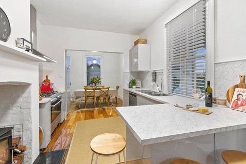 A Sea Pilots Cottage - Tourism Noosa 2