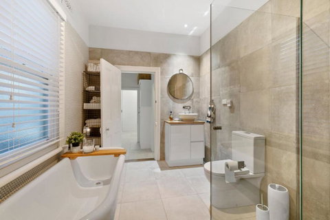 A Sea Pilots Cottage - Tourism Noosa 4