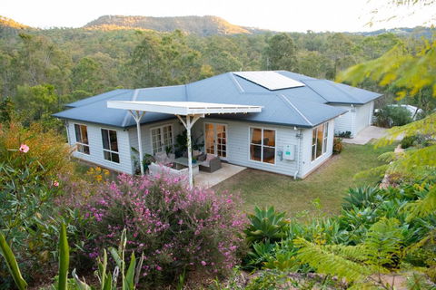 A Spacious Oasis - Tourism Noosa 0