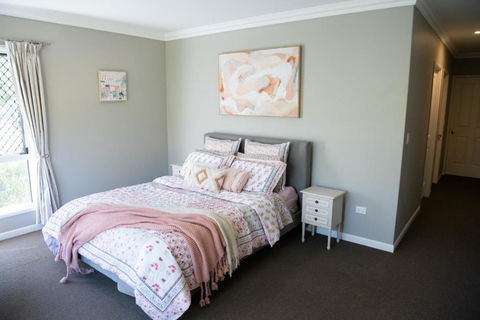 A Spacious Oasis - Tourism Noosa 1
