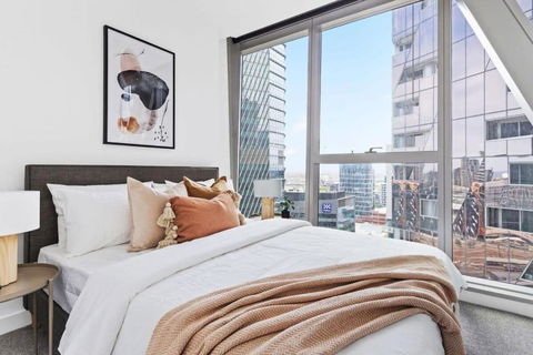 A Stylish 3BR Apt With Harbour Views FREE Parking - Tourism Noosa 1