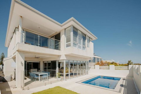 Above The Clouds By St Nicholas - Tourism Noosa 0