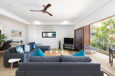 Absolute Airlie - Tourism Noosa 3