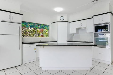 Absolute Beachfront Apartment - Tourism Noosa 1