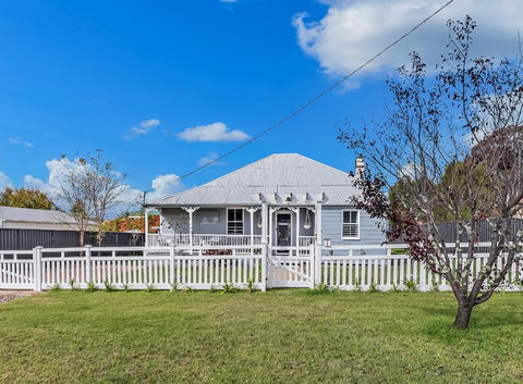 Addisons Stanthorpe With Hot Tub - Tourism Noosa 0