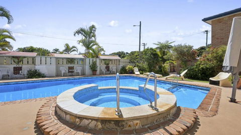 Affordable, Pool, Spa, Beach, Bbq, Sleeps 4 - Tourism Noosa 2
