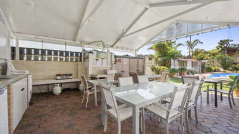 Affordable, Pool, Spa, Beach, Bbq, Sleeps 4 - Tourism Noosa 3