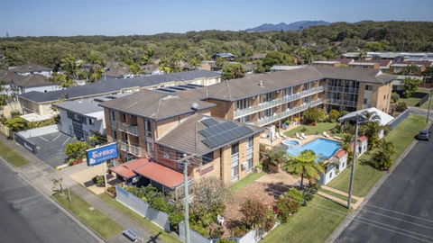 Affordable, Pool, Spa, Beach, Bbq, Sleeps 4 - Tourism Noosa 4