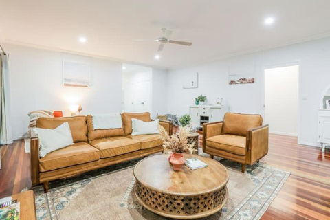 Agnes Bliss - Stunning, Centrally Located Four-Bedroom Beach House - Tourism Noosa 2