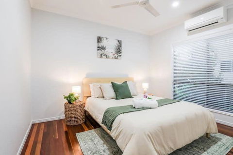 Agnes Bliss - Stunning, Centrally Located Four-Bedroom Beach House - Tourism Noosa 3