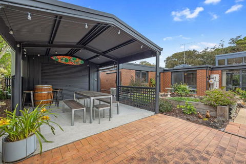 A Sand And Sea Retreat - 150m From Beach, Pet Friendly - Tourism Noosa 1