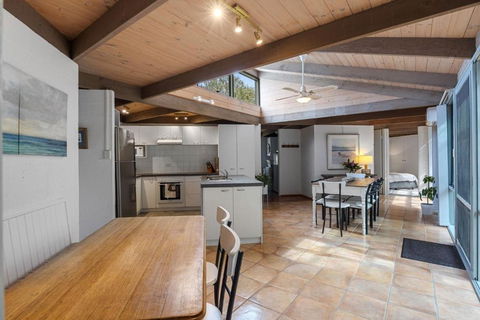 A Sand And Sea Retreat - 150m From Beach, Pet Friendly - Tourism Noosa 2