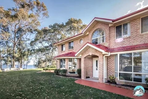 Aircabin - Tuggerawong - Lake Front - 9 Beds House - Tourism Noosa 1