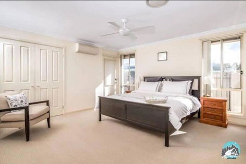 Aircabin - Tuggerawong - Lake Front - 9 Beds House - Tourism Noosa 2
