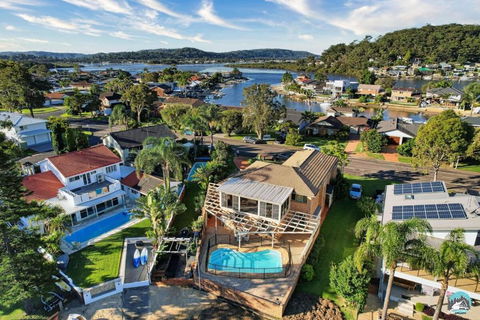 Aircabin - Woy Woy - Water Front - 6 Beds Lux Home - Tourism Noosa 2
