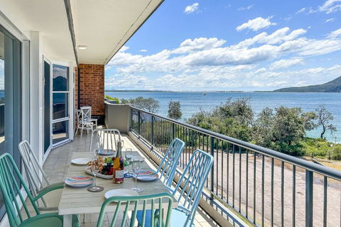 Albacore 7 Waterfront Unit - Tourism Noosa 1